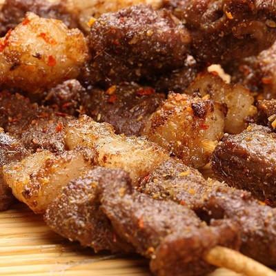 烧烤肉串羊肉串牛肉串五花肉串烧烤食材烧烤蒜瓣辣椒肉图5