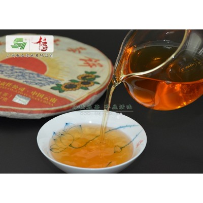 【杜丘】老同志 普洱茶 红太阳 2010年 海湾茶业 357g图3