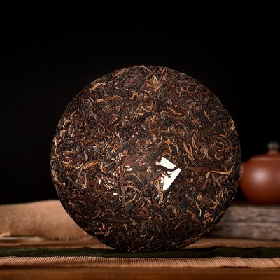 2017年老班章纯料晒红云南红茶357克 云南滇红茶饼厂家直供图2