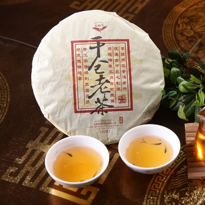 十年云南普洱茶357克 吉顺号干仓老茶 手工揉制普洱生茶饼蒸饼图2