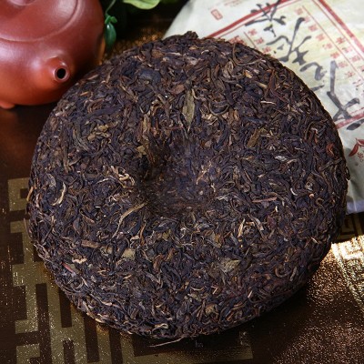 十年云南普洱茶357克 吉顺号干仓老茶 手工揉制普洱生茶饼蒸饼图4