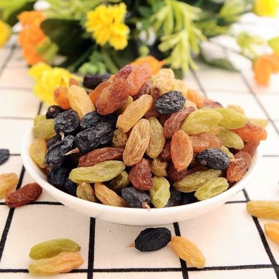 四色葡萄干新疆葡萄干批发500g 混合黑加仑红香妃树上黄绿葡萄干图2