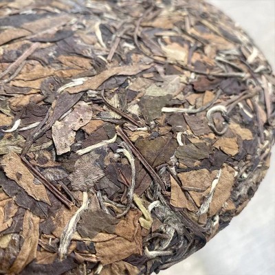 福鼎厂家供应老寿眉饼 2018年陈寿眉饼 日晒陈年老白茶茶饼批发图3