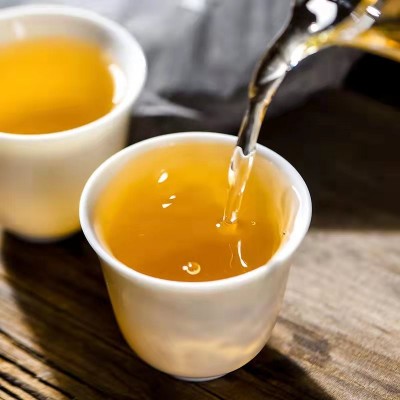 厂家直供 云南普洱茶 2018年班章357克生茶饼 烟香 烟韵饼茶图2