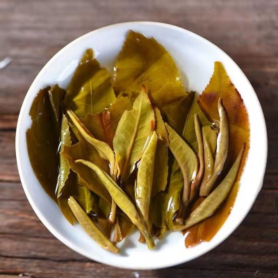 厂家直供 云南普洱茶 2018年班章357克生茶饼 烟香 烟韵饼茶图4