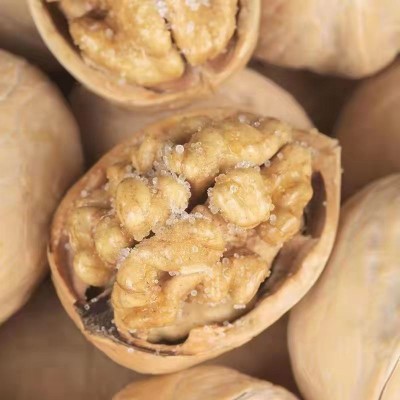 新疆熟核桃草本奶香味薄皮手剥核桃252g 炒核桃零食纸皮烤核桃图5
