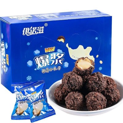 伊诺滋爆浆曲奇小丸子草莓味牛奶味巧克力夹心球网红零食厂家批发图5
