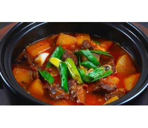 特色美食：瓦沟牛肉炖萝卜，最适合在冬天边炖边吃，闻着都流口水