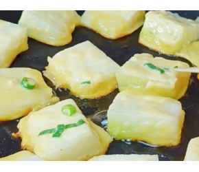 冬瓜好吃做法，裹上一层面粉，比馅饼简单，比煎饼好吃