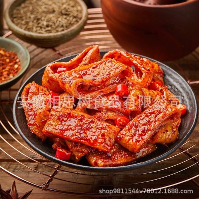 素肥肠香辣爆辣面筋辣条下酒解馋小零食休闲零食开袋即食追剧必备图4