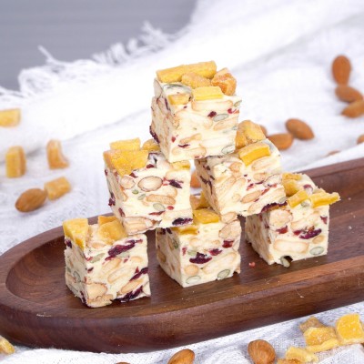 【厂家直发】榴莲蔓越草莓雪花酥手工奶芙甜品牛轧糖糕点休闲网红图3