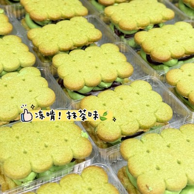 冻啃白脱夹心曲奇饼抹茶巧克力多口味冰淇淋口感蛋糕点心零食工厂图2