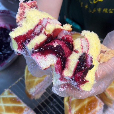 椰香蓝莓面包手工现做爆浆老式椰蓉果酱夹心甜品早餐奶酪包蛋糕